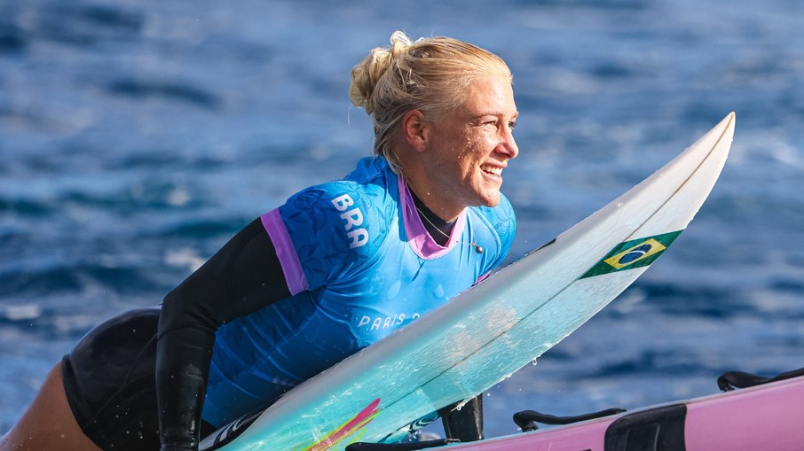 Tati Weston-Webb vai disputar a semifinal do surf nos Jogos Olímpicos