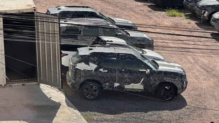 Novo Renault Duster 2027 camuflado em testes Novo Renault Duster 2027 camuflado em testes