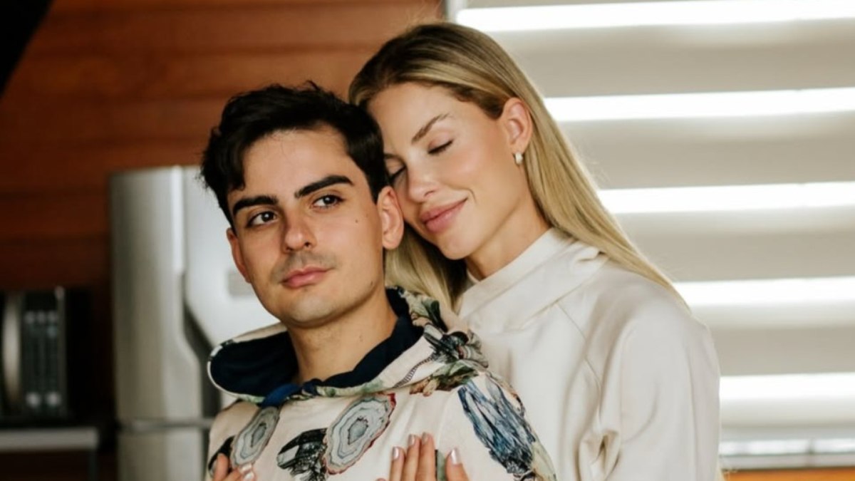 Saory faz piada sobre Dudu Camargo em meme engraçado