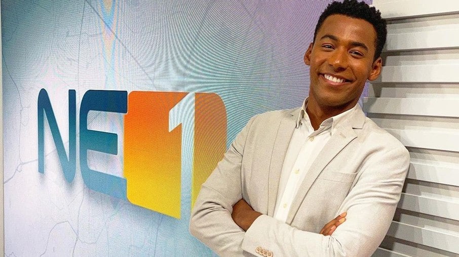 Pedro Lins apresenta o telejornal NE1, na Globo de Pernambuco