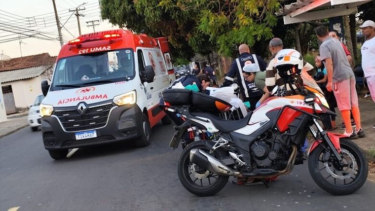 Idosa de 84 anos é atropelada por motociclista ao atravessar avenida em São Carlos
