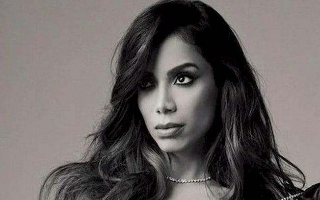 Produtor musical critica Anitta: “Se tiver que tirar a calcinha …”