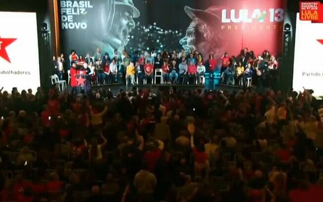 Convenção do PT acontece no bairro Liberdade, em São Paulo, e lança Lula como candidato oficial 