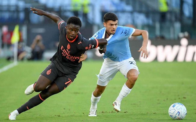 Lazio e Milan empatam em 2 a 2 pela Série A Lazio e Milan empatam em 2 a 2 pela Série A