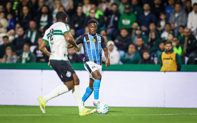 Grêmio venceu a primeira fora de casa contra o Coritiba no Brasileirão