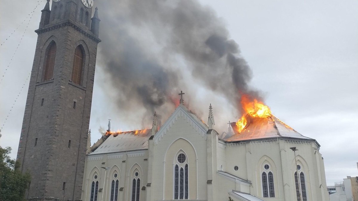 VÍDEO: igreja é destruída por incêndio
de grande proporção no RS