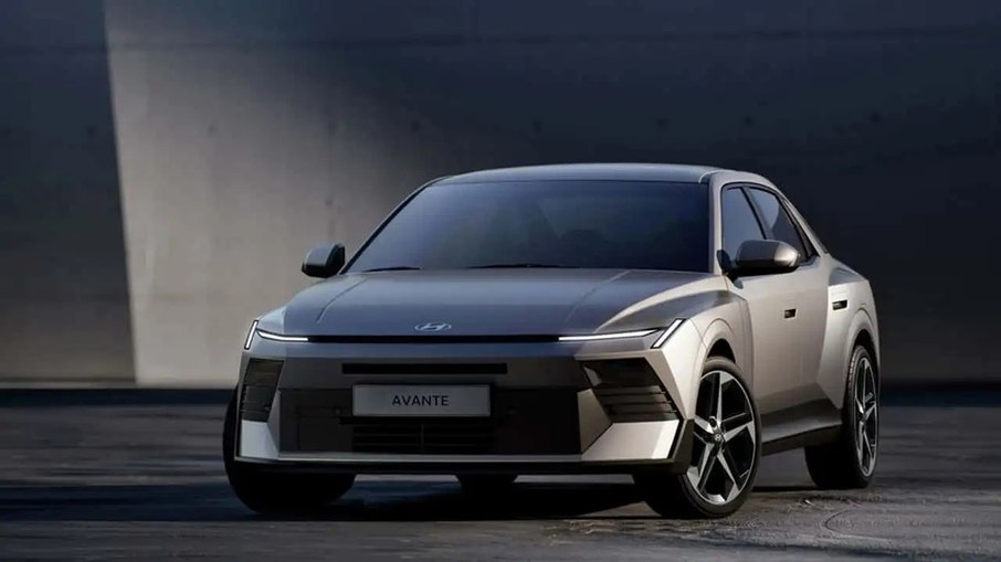 Novo Hyundai Elantra híbrido chega à oitava geração com visual totalmente renovado e consumo de até 21,2 km/l Novo Hyundai Elantra híbrido chega à oitava geração com visual totalmente renovado e consumo de até 21,2 km/l