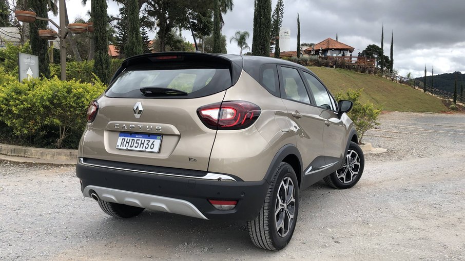 Em 2021, o Captur passou a contar com a oferta do motor 1.3 turbo de 170/162 cv 