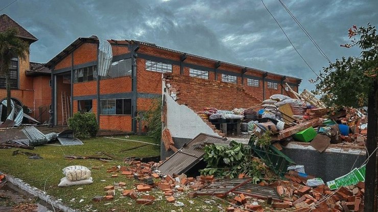 Defesa Civil confirma tornado em Flores da Cunha, na serra gaúcha