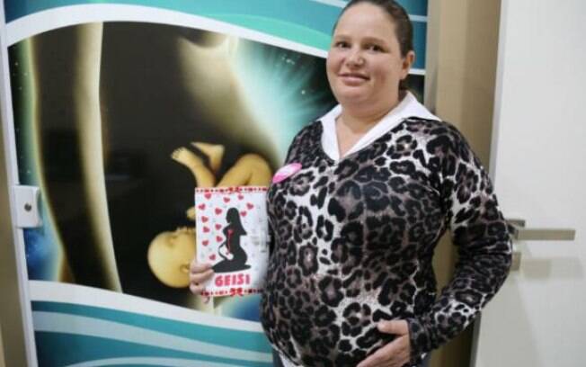 A grávida Geisielen não teme a mortalidade materna e outros riscos da gravidez graças aos cuidados do programa