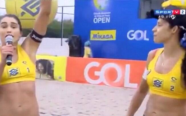 Atleta do vôlei de praia solta 'fora, Bolsonaro' ao vivo, no SporTV