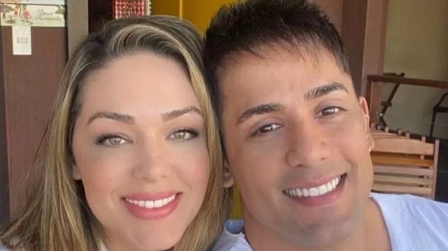 Tânia Mara reata namoro com o cantor sertanejo Tiago pela terceira vez