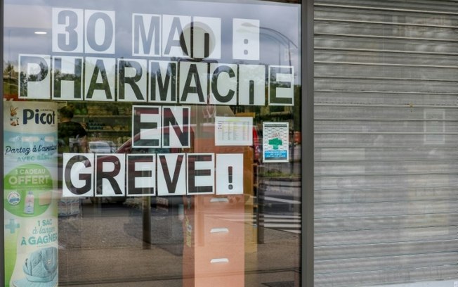 Farmácia fechada em Verquigneul, norte da França