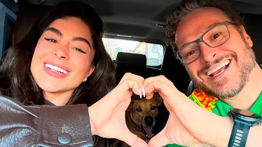 Aline Campos e Fred Costa adotam cachorro caramelo durante viagem.