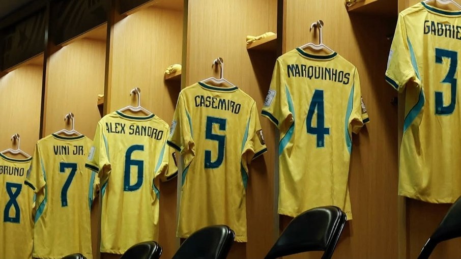Seleção mostra detalhes da camisa e vestiário pronto para estreia Seleção mostra detalhes da camisa e vestiário pronto para estreia