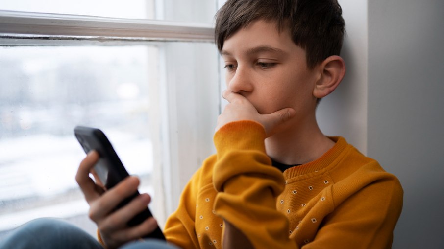 Cresce o uso de IA por crianças para apoio emocional Cresce o uso de IA por crianças para apoio emocional