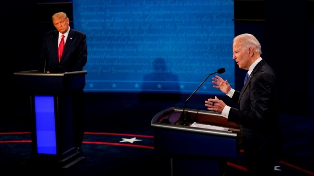 Joe Biden e Donald Trump durante debate eleitoral em 2020