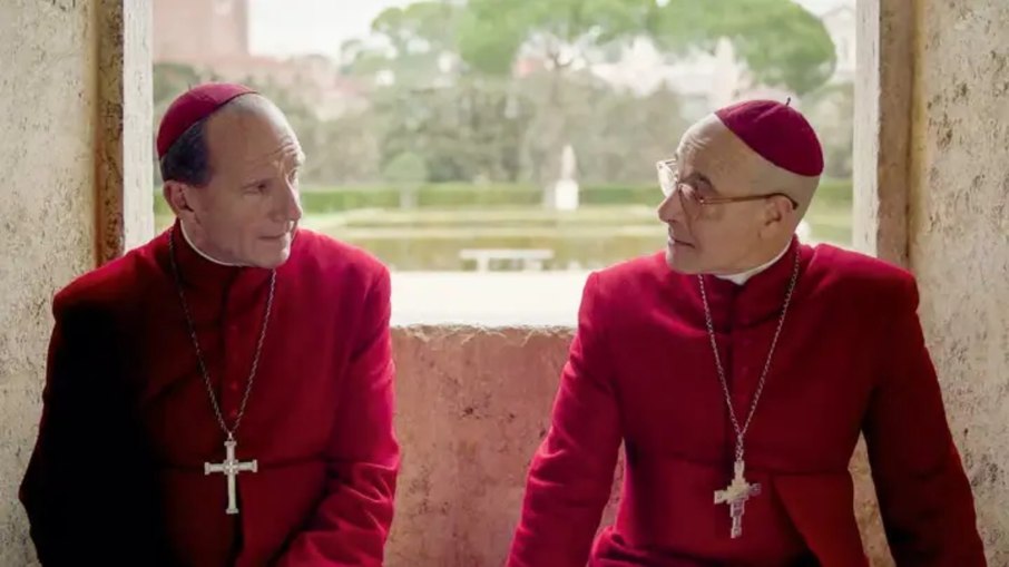 Figurinista revela significado por trás das roupas em 'Conclave' Figurinista revela significado por trás das roupas em 'Conclave'