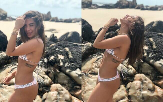 Sem maquiagem, Anitta curte praia sem sol e mostra corpo sarado