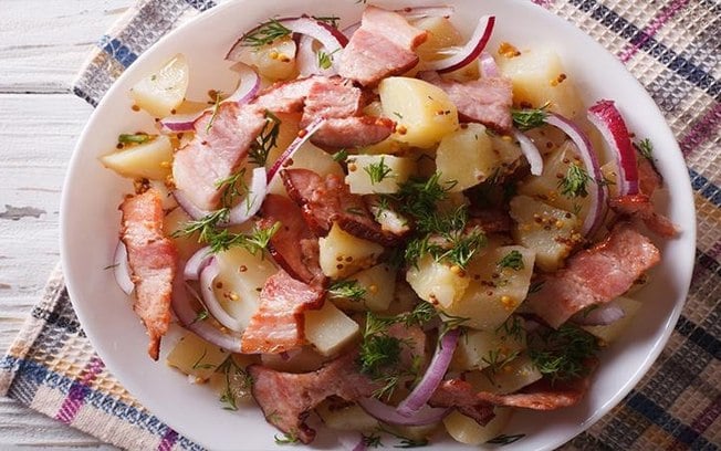 Aprenda 3 receitas deliciosas de salada de batata