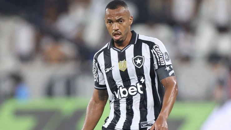 Marlon Freitas revela cobrança interna: "Tem que botar a cara"