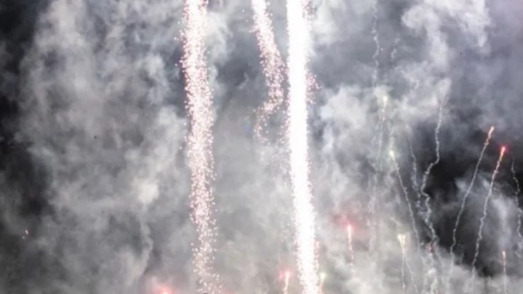 Torcida do Racing marca foguetório em frente a hotel do Flamengo
