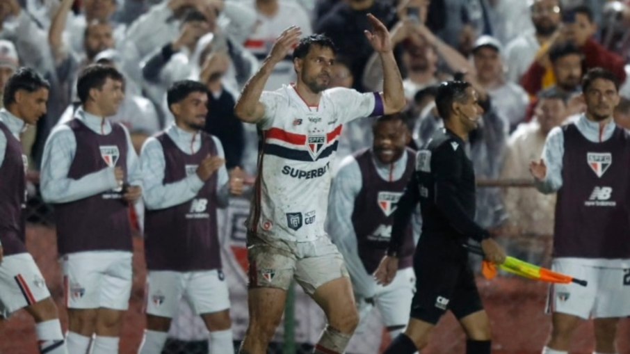 Calleri celebra gol do São Paulo contra Chapecoense