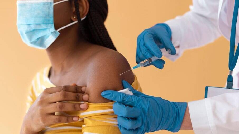 Os ensaios clínicos estão em andamento para uma nova vacina contra o Ebola desenvolvida pela Universidade de Oxford