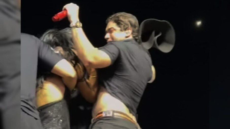 Natanzinho Lima é mordido por fã durante show na Paraíba