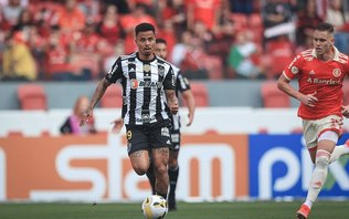 Ayrton Lucas of Flamengo heads the ball against Matias Rojas of
