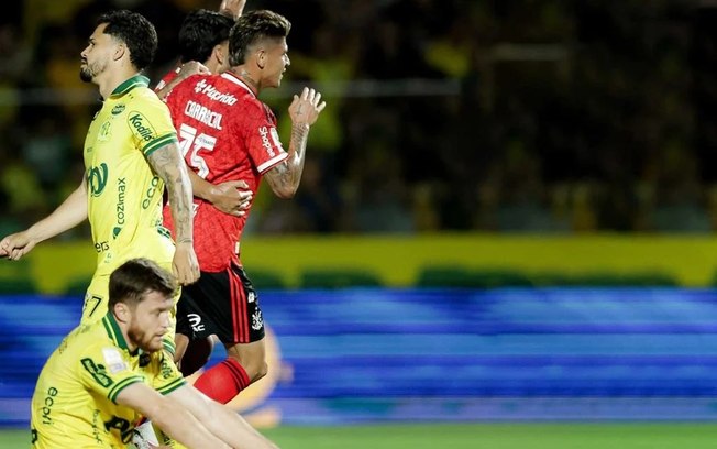 Carrascal participou de três gols na goleada do Flamengo sobre o Mirassol por 5 a 1