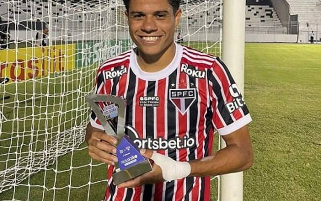 Gabriel Sara comemora vitória do São Paulo e elogia Rogério Ceni: 'Todo mundo junto e jogando por ele'