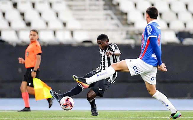 Lucas Emanuel festeja gol da classificação alvinegra no Nilton Santos Lucas Emanuel festeja gol da classificação alvinegra no Nilton Santos