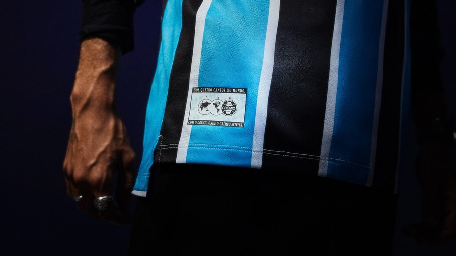 Umbro e Grêmio apresentam novo uniforme para a temporada 2025 Umbro e Grêmio apresentam novo uniforme para a temporada 2025