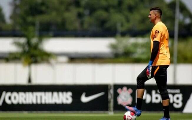 Treino do Corinthians: Ivan sente desconforto muscular e não treina com bola