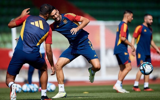 Jogadores da Espanha durante treinamento da equipe - Foto: Divulgação Jogadores da Espanha durante treinamento da equipe - Foto: Divulgação