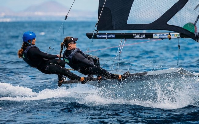 Martine Grael e Kahena Kunze terminam o Mundial de 49erFX em quarto