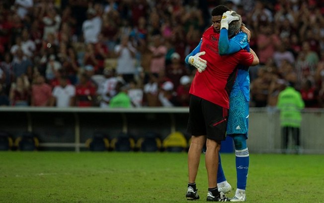 Abraçado no Flamengo, Hugo Souza retribui confiança e manda recado à torcida