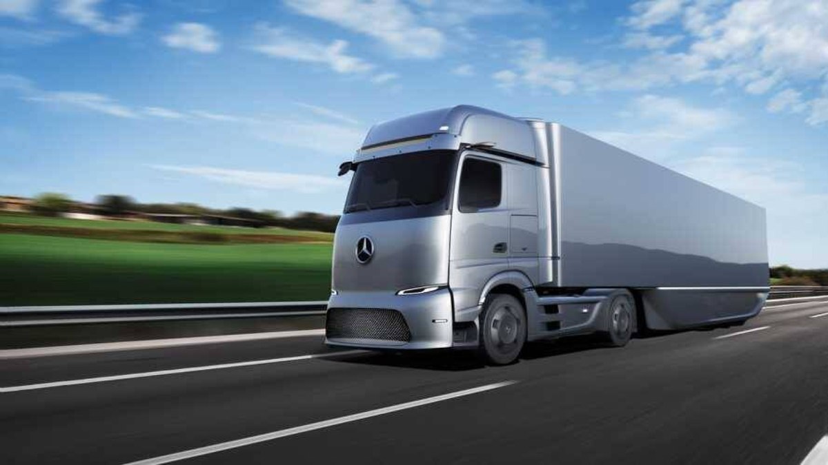 Mercedes-Benz eActros Longhaul é um protótipo que servirá de base para um novo modelo de caminhão elétrico