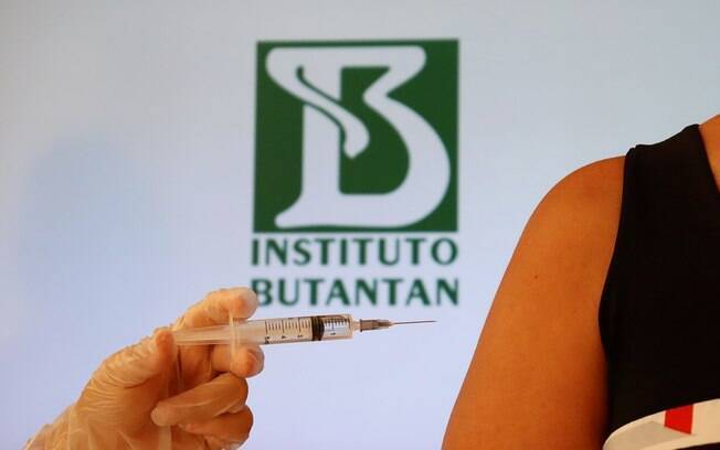Quase 1 milhão de vacinas de 2ª dose da CoronaVac são distribuídas pelo Ministério da Saúde