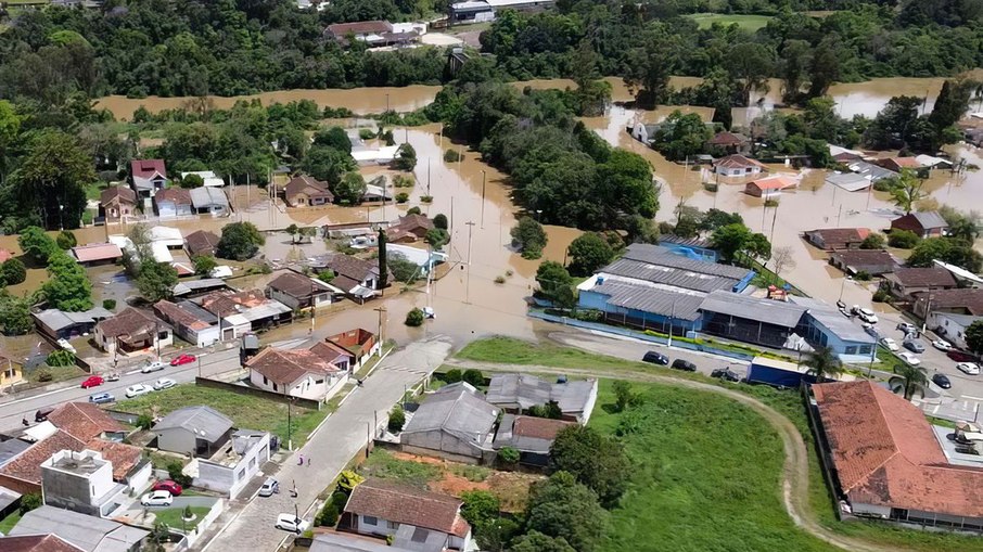 Temporais no Paraná afetam várias cidades