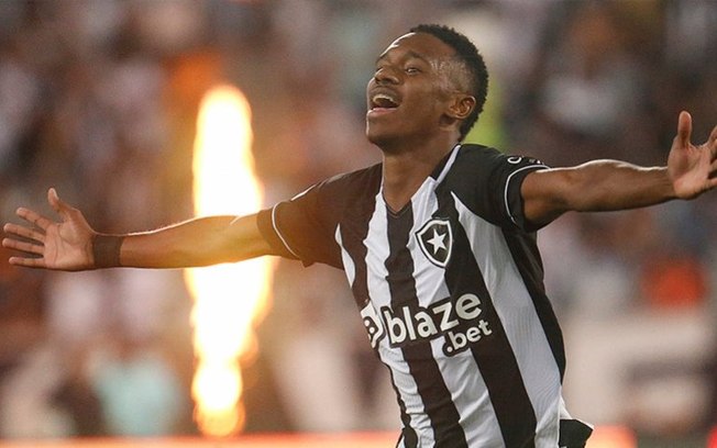 No ritmo de Jeffinho, Botafogo vence o Athletico e se recupera no Brasileirão