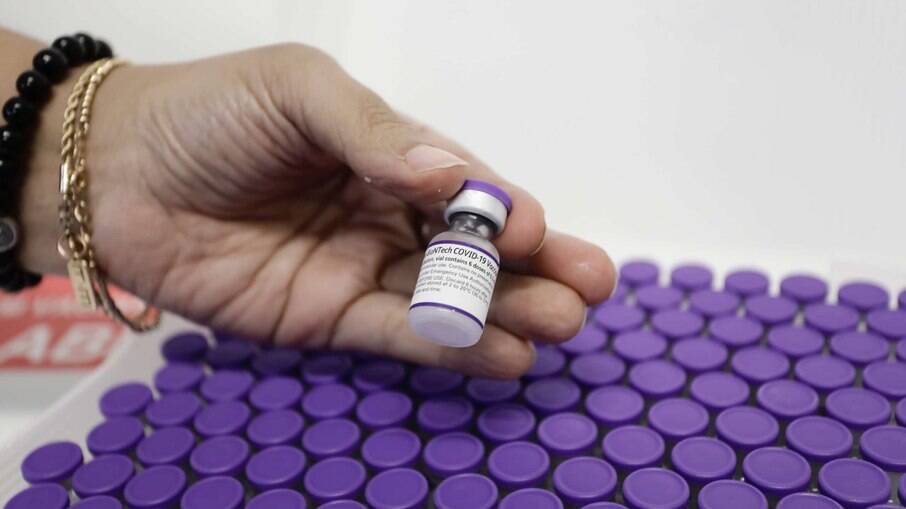 Imunizante da Pfizer será usado para imunizar população que tomou primeira dose da AstraZenica 