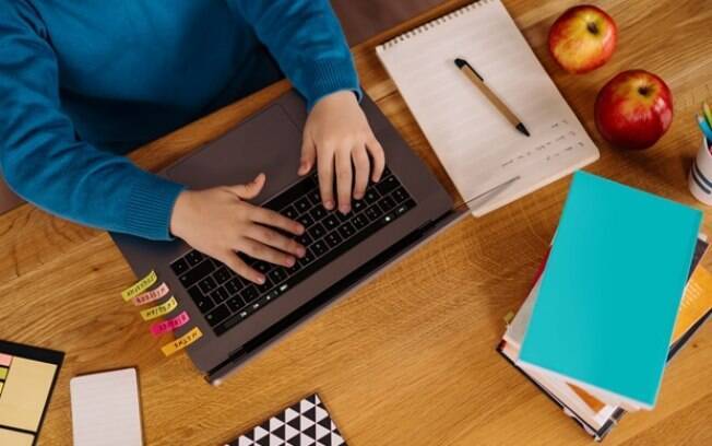 Cursos on-line agregam currículos para o mercado de trabalho