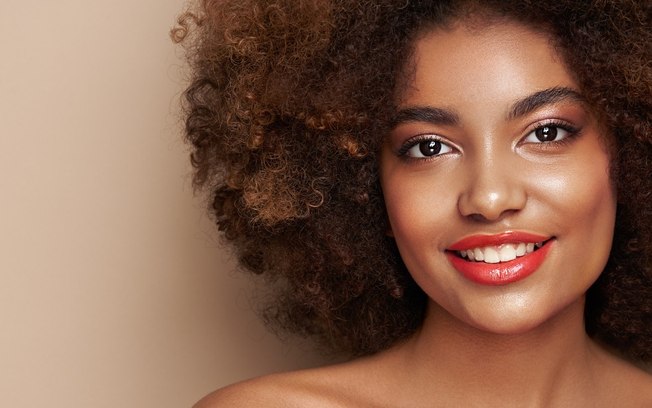 Maquiagem para pele negra: 7 inspirações para diferentes ocasiões