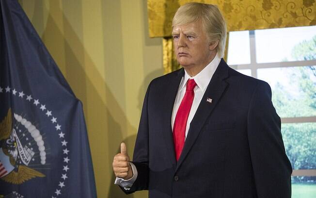 Estátua de cera de Donald Trump em Washington não se parece muito com o presidente também