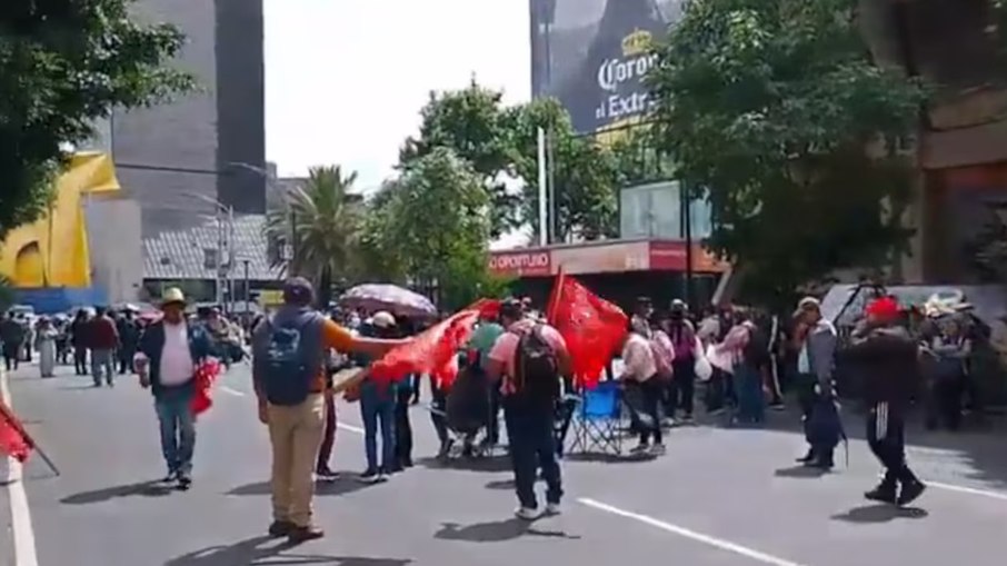 Manifestantes quebraram estátuas em torno de Paseo de La Reforma