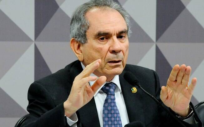 O senador da Paraíba Raimundo Lira é o novo líder do PMDB no Senado