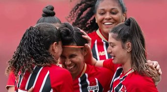 S%C3%A3o%20Paulo%20vence%20Am%C3%A9rica%20e%20%C3%A9%20l%C3%ADder%20do%20Grupo%20C