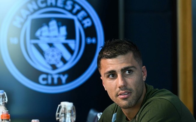 O volante Rodri, do Manchester City, durante entrevista coletiva no centro de treinamento do clube